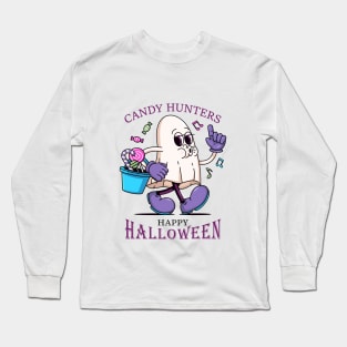 Happy Halloween, Cartoon illustration of a white cloth ghost carrying a tub of candy Long Sleeve T-Shirt